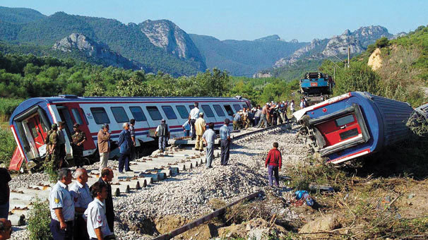 37 kişinin hayatını kaybettiği Pamukova tren kazasında karar